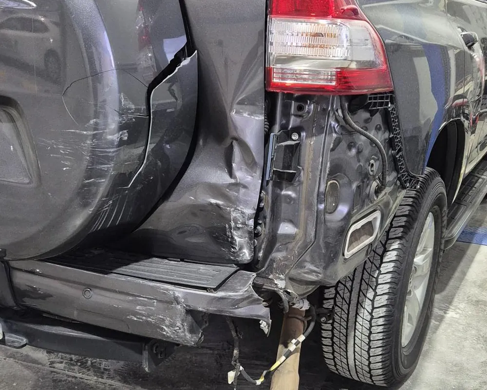 Toyota Prado rear quarter panel before repair